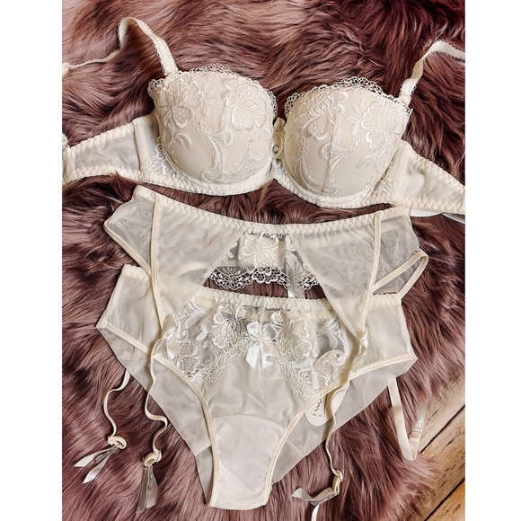 Axami Serment Bridal lingerie set bra and panty - Picture 2 of 3